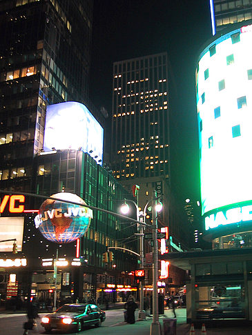 Times Square bei Nacht Fotos
